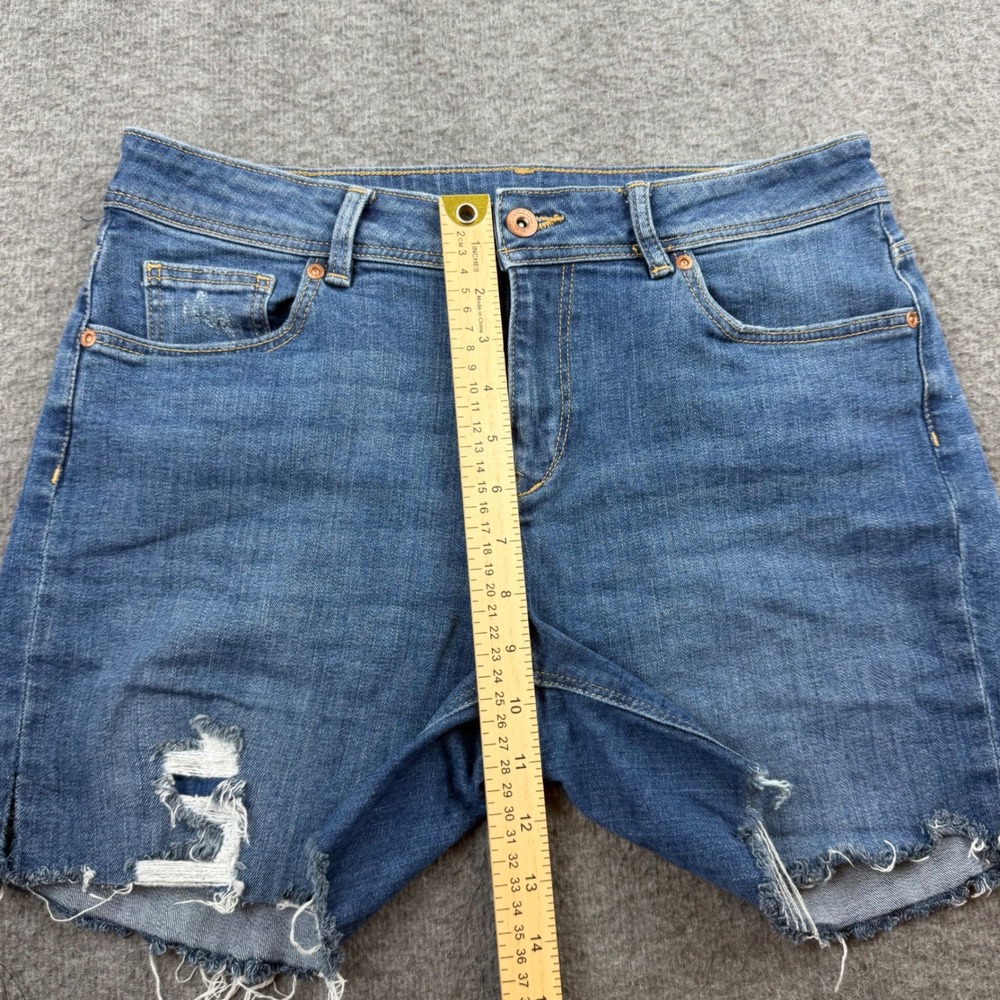 H&M Divided Denim Shorts Women's 8 Blue Distressed Raw Hem Mid Rise 0317106 4 - Picture 8 of 10